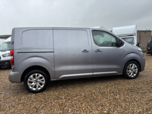 2022 Citroen Dispatch 2.0 Bluehdi 1400 Driver Pro M in Grey — image 2