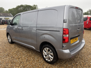 2022 Citroen Dispatch 2.0 Bluehdi 1400 Driver Pro M in Grey — image 4