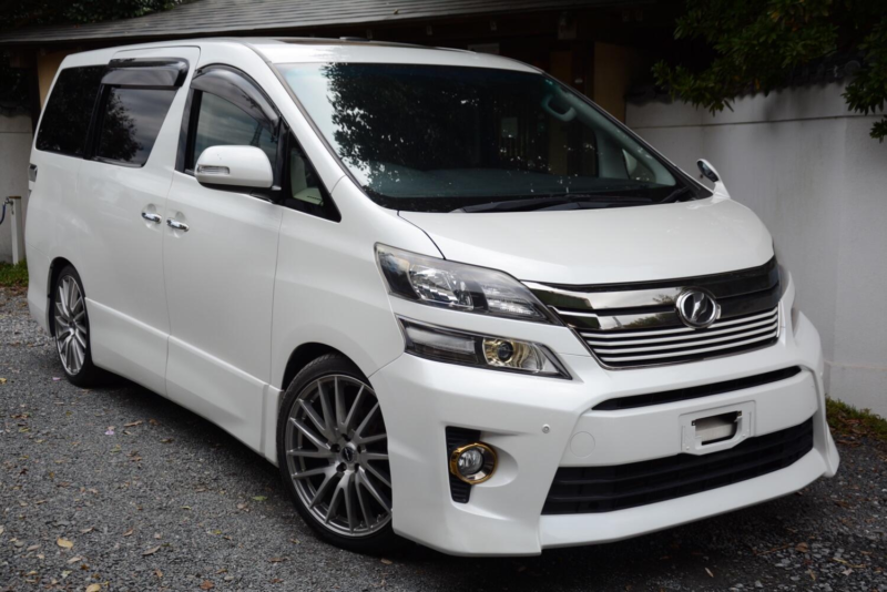 2013 Toyota Vellfire - in White — image 1