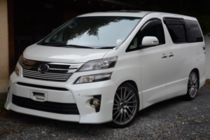 2013 Toyota Vellfire - in White — image 2