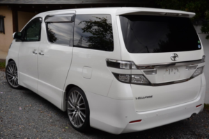 2013 Toyota Vellfire - in White — image 3