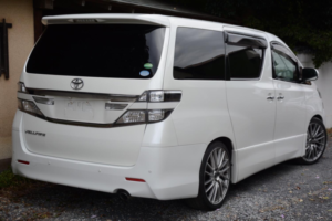 2013 Toyota Vellfire - in White — image 4