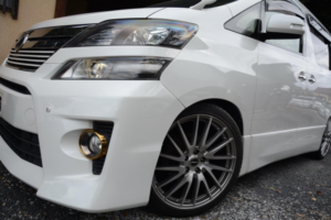2013 Toyota Vellfire - in White — image 5