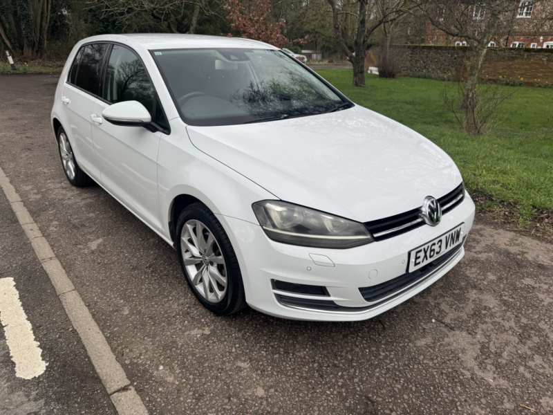 2013 Volkswagen Golf 1.4 Tsi Bluemotion Tech Act Gt in White — image 1