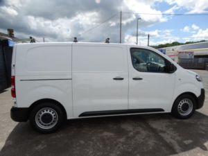 2022 Vauxhall Vivaro 1.5 Turbo D 2700 Dynamic L1 H1 Euro 6 (s/s) 6dr in White — image 4