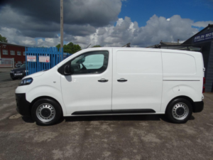 2022 Vauxhall Vivaro 1.5 Turbo D 2700 Dynamic L1 H1 Euro 6 (s/s) 6dr in White — image 5