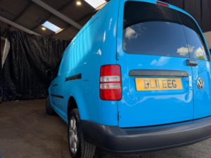 2011 Volkswagen Caddy Maxi 1.6 Tdi C20 Maxi Fwd 5dr in Blue — image 4