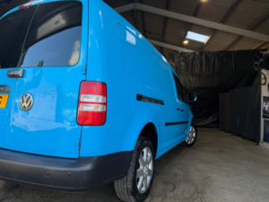 2011 Volkswagen Caddy Maxi 1.6 Tdi C20 Maxi Fwd 5dr in Blue — image 5