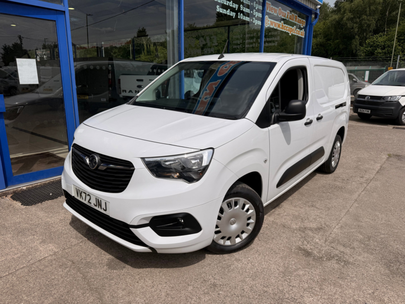 2022 Vauxhall Combo 1.5 Turbo D 2300 Sportive Panel Van 6dr Diesel Manual L2 H1 Euro 6 100 Ps in White — image 1