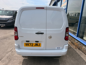 2022 Vauxhall Combo 1.5 Turbo D 2300 Sportive Panel Van 6dr Diesel Manual L2 H1 Euro 6 100 Ps in White — image 5