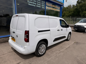 2022 Vauxhall Combo 1.5 Turbo D 2300 Sportive Panel Van 6dr Diesel Manual L2 H1 Euro 6 100 Ps in White — image 6