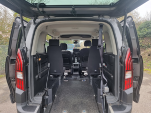 2020 Peugeot Rifter 1.5 4 Seater + Wheelchair User in Grey — image 3