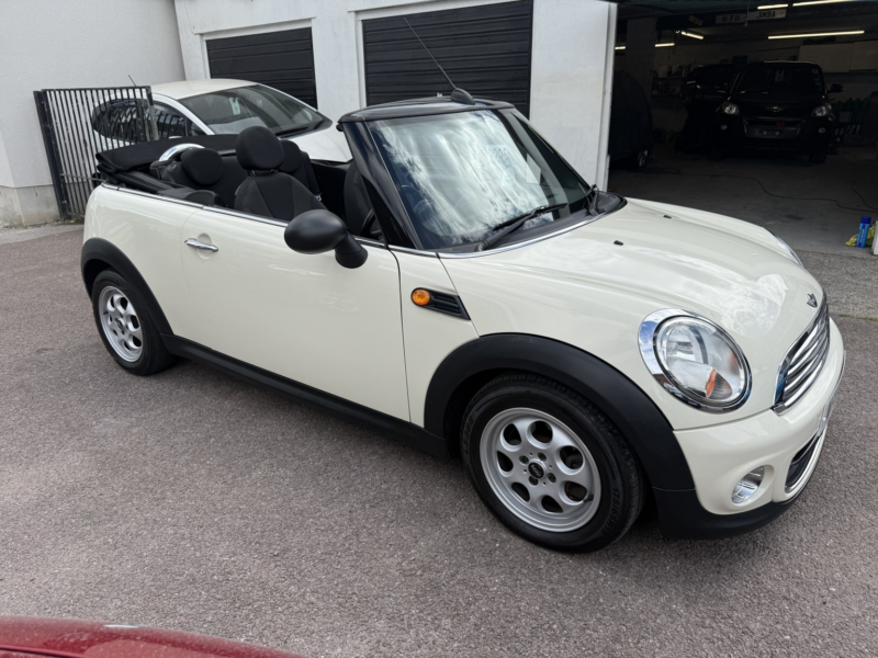 2011 MINI Convertible 1.6 One Convertible in White — image 1