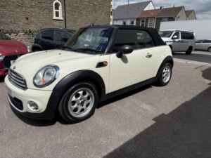 2011 MINI Convertible 1.6 One Convertible in White — image 4