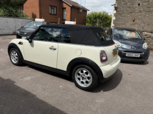 2011 MINI Convertible 1.6 One Convertible in White — image 5