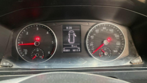 2019 Volkswagen Transporter 2.0 Tdi T26 Bluemotion Tech Startline Fwd Swb Euro 6 (s/s) 5dr in Red — image 5