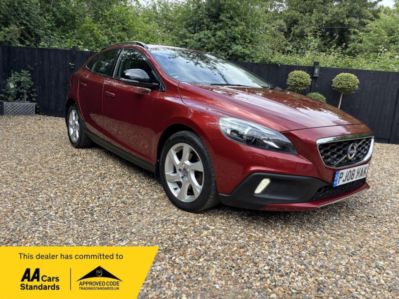 2015 Volvo V40 Cross Country 1.6 D2 Lux Nav Powershift Euro 5 (s/s) 5dr in Red — image 1