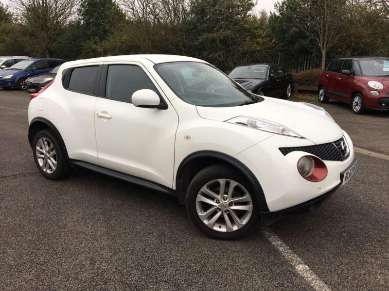 2013 Nissan Juke 1.6 Acenta Premium Euro 5 (s/s) 5dr in White — image 1