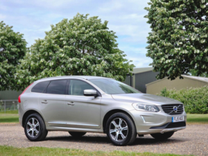 2015 Volvo Xc60 2.0 D4 Se Lux Nav Geartronic Euro 6 (s/s) 5dr in Gold — image 2