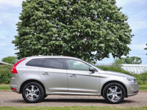 2015 Volvo Xc60 2.0 D4 Se Lux Nav Geartronic Euro 6 (s/s) 5dr in Gold — image 3