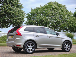 2015 Volvo Xc60 2.0 D4 Se Lux Nav Geartronic Euro 6 (s/s) 5dr in Gold — image 4