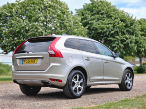2015 Volvo Xc60 2.0 D4 Se Lux Nav Geartronic Euro 6 (s/s) 5dr in Gold — image 6