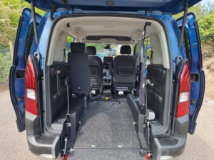 2020 Peugeot Rifter 1.5 Bluehdi Allure in Blue — image 3