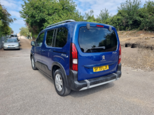2020 Peugeot Rifter 1.5 Bluehdi Allure in Blue — image 6
