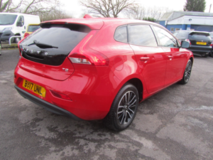 2017 Volvo V40 2.0 Momentum T2 in Red — image 4