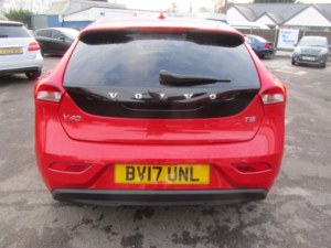 2017 Volvo V40 2.0 Momentum T2 in Red — image 6