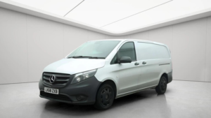 2018 Mercedes-Benz Vito 1.6 111 Cdi Fwd L2 Euro 6 6dr in Silver — image 2