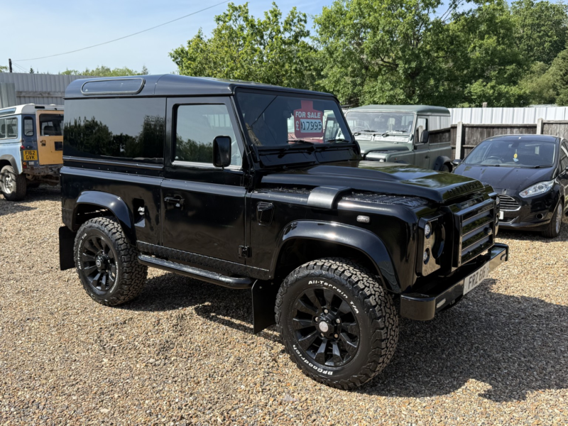 1997 Land Rover Defender 90 2.5 300tdi*rare Automatic Box*mega Spec*bespoke Refurb in Black — image 1