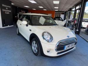 2015 MINI Hatch 1.2 One Auto Euro 6 (s/s) 3dr in White — image 3