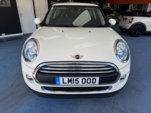 2015 MINI Hatch 1.2 One Auto Euro 6 (s/s) 3dr in White — image 4