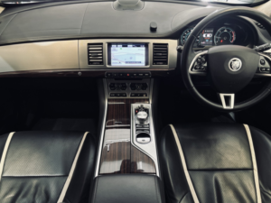 2012 Jaguar Xf 3.0 D V6 Portfolio in White — image 2