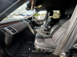2023 Land Rover Discovery 3.0 D300 Mhev Dynamic Hse in Grey — image 2