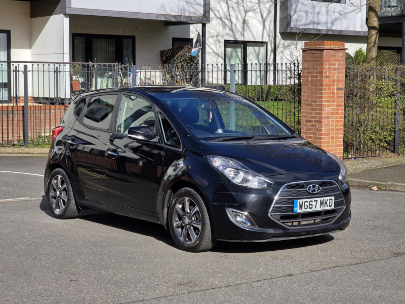 2017 Hyundai Ix20 1.4 Blue Drive Premium Nav Hatchback 5dr Petrol Manual Euro 6 (s/s) (90 Ps) in Black — image 1