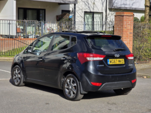 2017 Hyundai Ix20 1.4 Blue Drive Premium Nav Hatchback 5dr Petrol Manual Euro 6 (s/s) (90 Ps) in Black — image 4