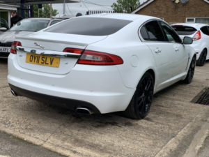2011 Jaguar Xf 3.0 D S V6 Premium Luxury in White — image 4