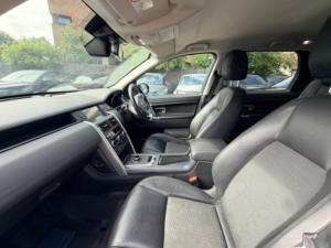 2017 Land Rover Discovery Sport Td4 Se in Black — image 2