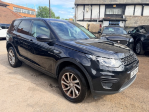 2017 Land Rover Discovery Sport Td4 Se in Black — image 4
