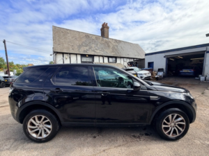 2017 Land Rover Discovery Sport Td4 Se in Black — image 5