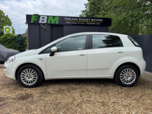 2014 Fiat Punto 1.2 Pop Euro 6 5dr in White — image 2