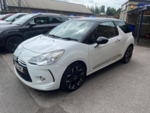 2013 Citroen Ds3 1.6 E-Hdi Airdream Dstyle Plus Euro 5 (s/s) 3dr in White — image 3