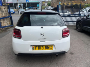 2013 Citroen Ds3 1.6 E-Hdi Airdream Dstyle Plus Euro 5 (s/s) 3dr in White — image 5