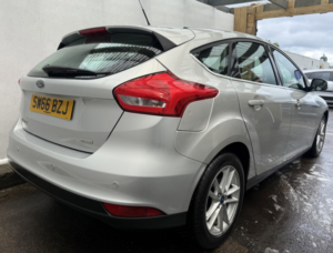 2016 Ford Focus 1.0t Ecoboost Zetec Hatchback 5dr Petrol Auto Euro 6 (s/s) (125 Ps) in Multicolour — image 3