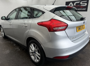 2016 Ford Focus 1.0t Ecoboost Zetec Hatchback 5dr Petrol Auto Euro 6 (s/s) (125 Ps) in Multicolour — image 4