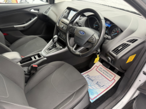 2016 Ford Focus 1.0t Ecoboost Zetec Hatchback 5dr Petrol Auto Euro 6 (s/s) (125 Ps) in Multicolour — image 5