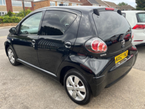 2012 Toyota Aygo 1.0 Vvt-I Fire in Black — image 5