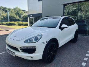 2011 Porsche Cayenne 3.0 Td V6 in White — image 1